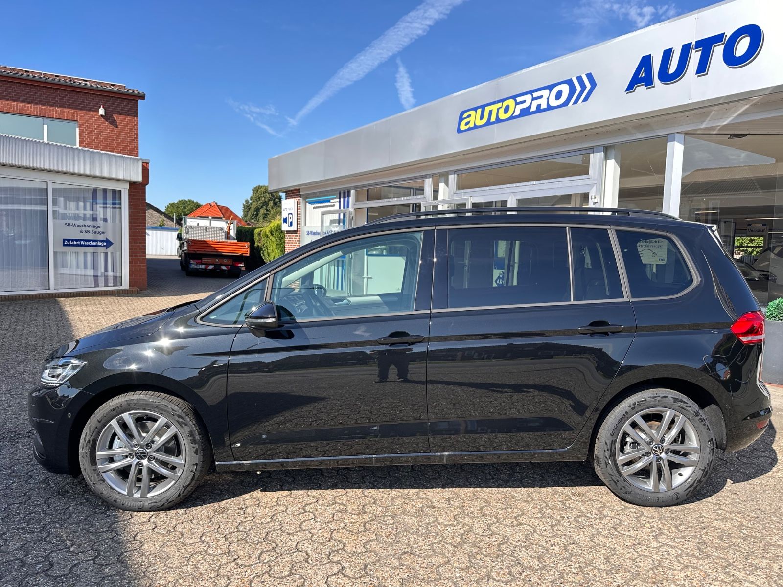 Fahrzeugabbildung Volkswagen Touran Comfortline 1.5 TSI DSG AHK/LED/Navi/SHZG