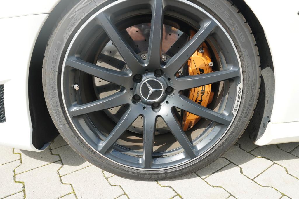 Mercedes-Benz SL 63 AMG