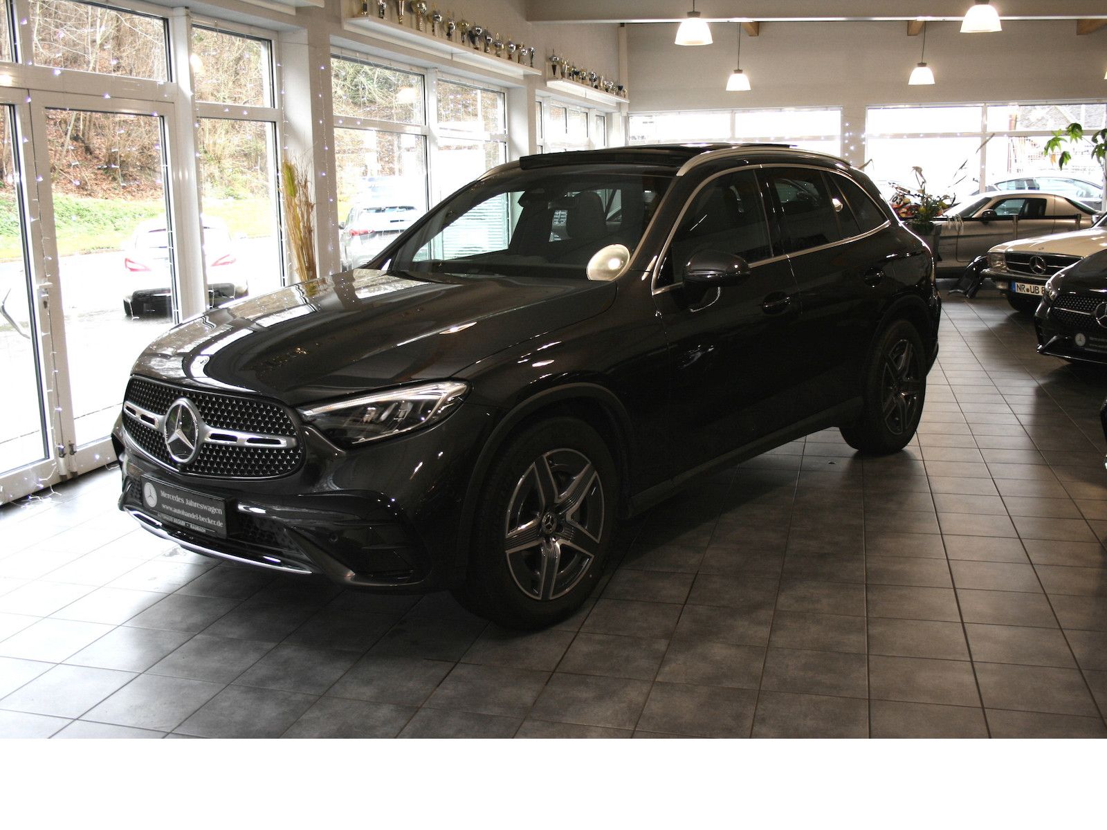 Fahrzeugabbildung Mercedes-Benz GLC 200 4M AMG Line Plus *AHK*Memory*Distronic*