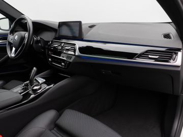 Fahrzeugabbildung BMW 520d xD Tour Sport Line Pano H/K Exklusiv Paket