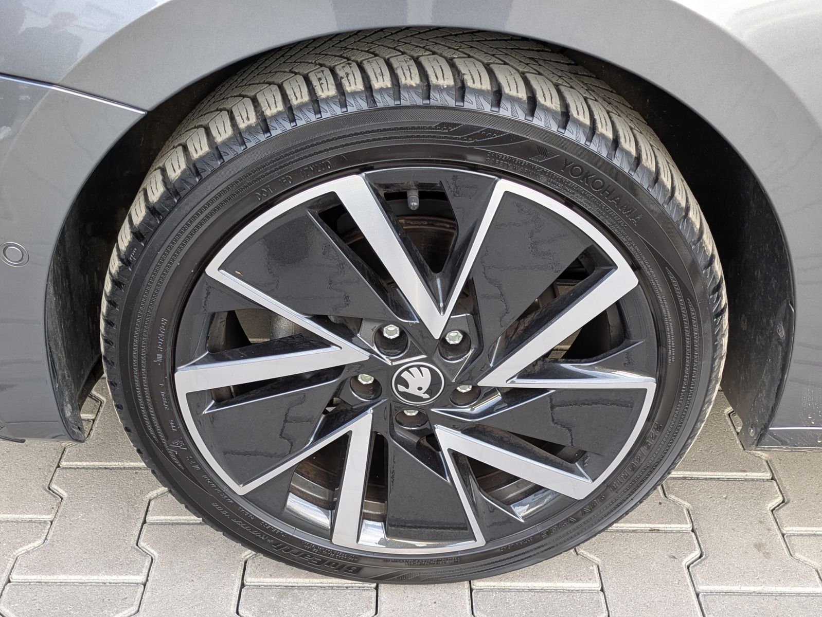 Fahrzeugabbildung SKODA Octavia 1.5 DSG Sportline PANO*MATRIX*AHK*5J.GAR