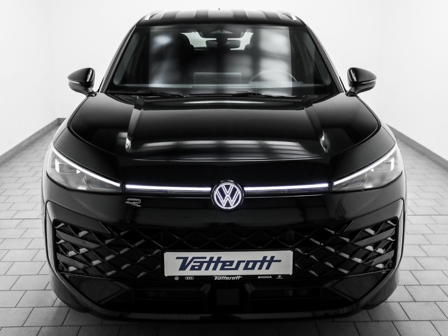 Volkswagen T-Roc R-Line 1.5 eTSI DSG IQ.Light Ganzjahresrei foto 2