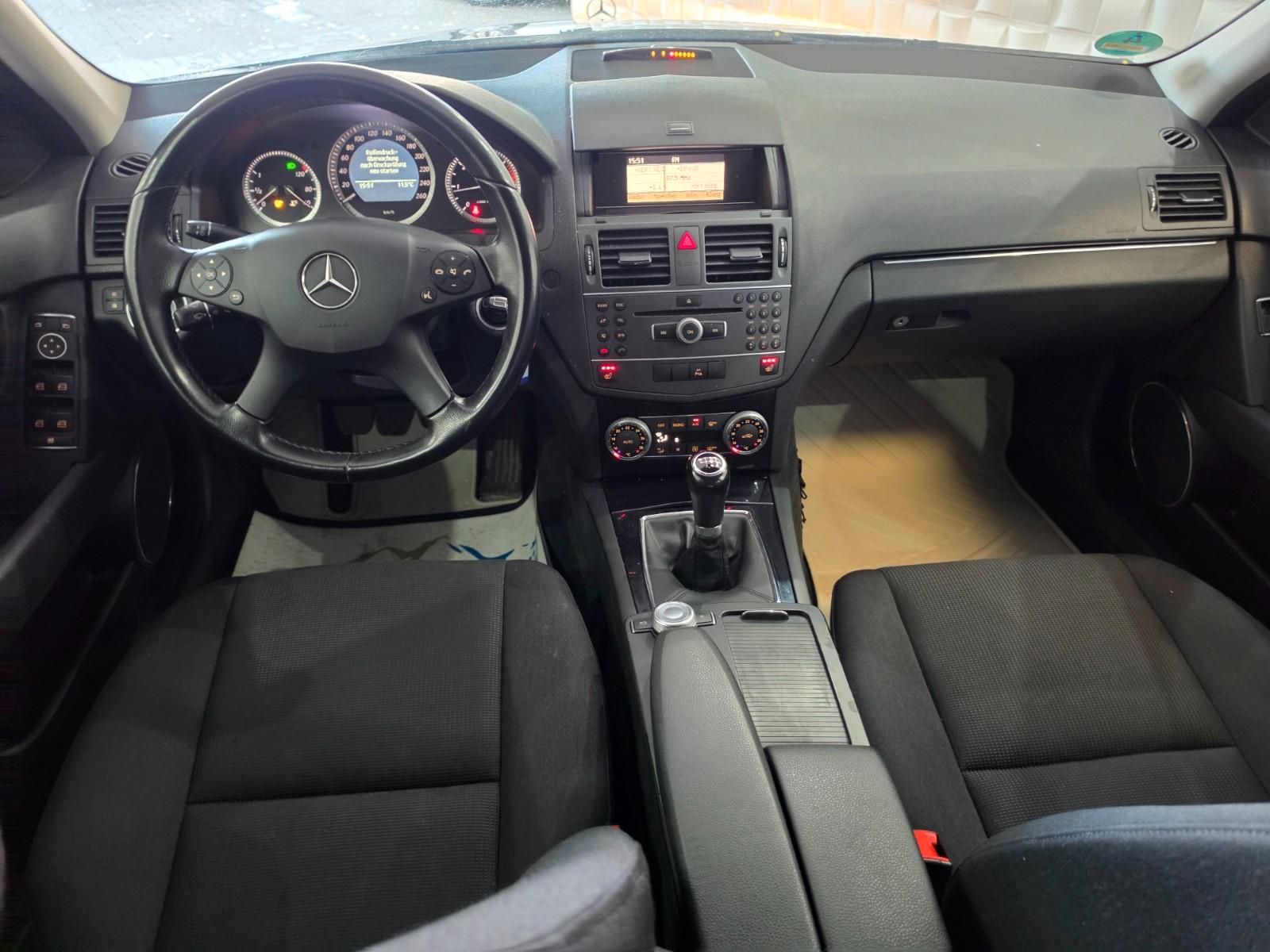 Mercedes-Benz C200 2010 — photo 10