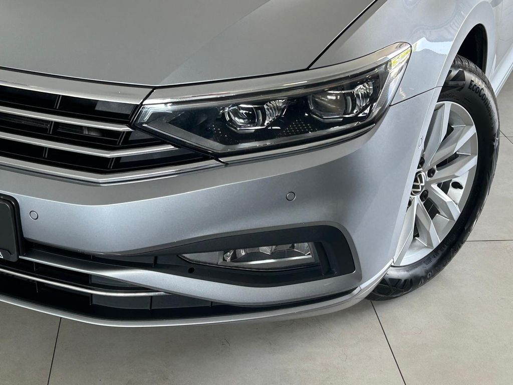 Volkswagen Passat Variant BUSINESS PANO*HUD*CAM*AHK*IQ.LIGH