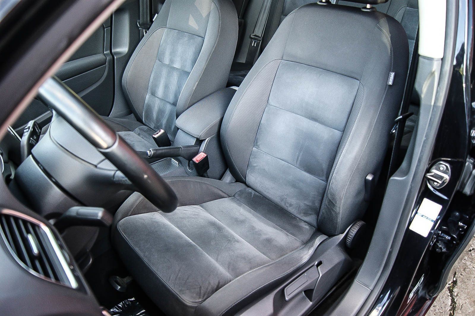 Fahrzeugabbildung Volkswagen Golf VI 14TSI Highline STANDHEIZUNG PARKLENKASS.