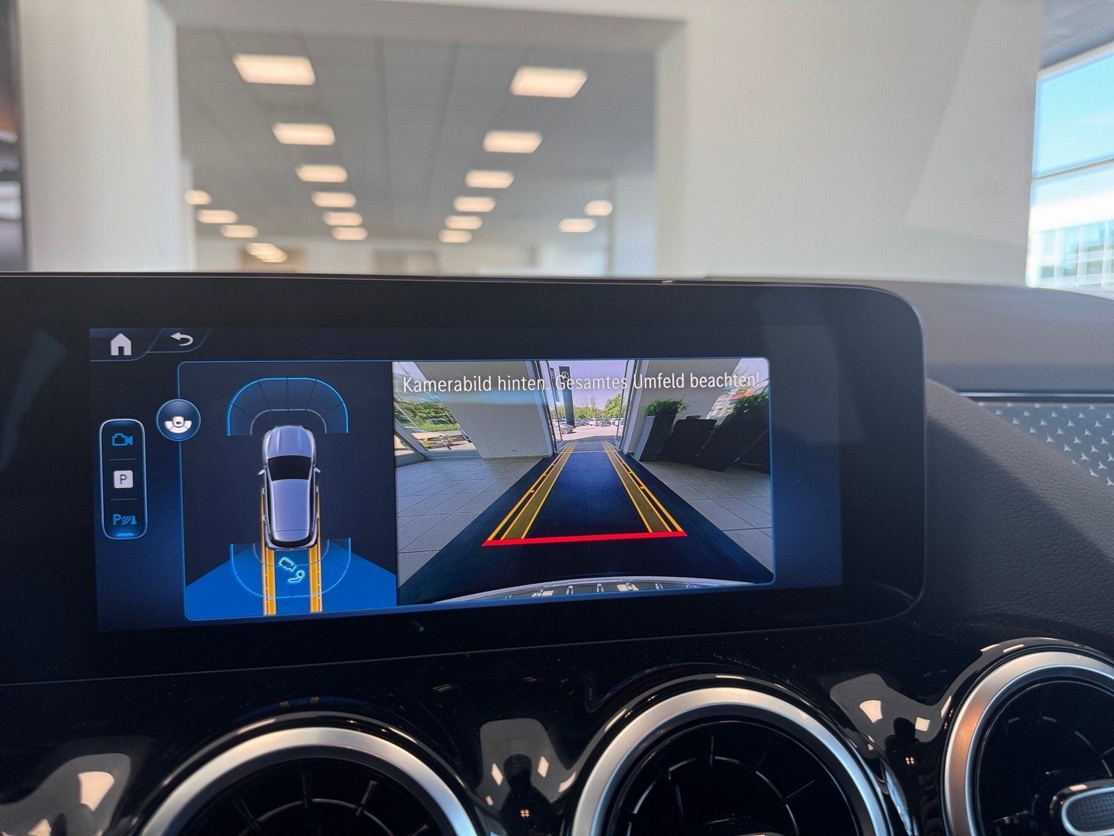 Fahrzeugabbildung Mercedes-Benz GLA 180 d*AHK*Dsitro*Totwink*LED*Kamera*CarPlay*