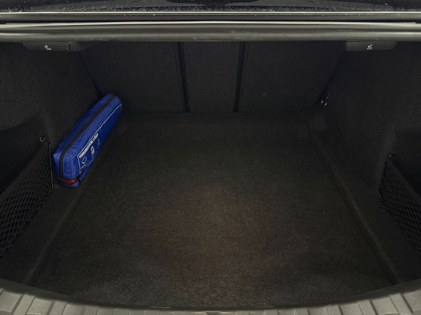 Fahrzeugabbildung BMW 330 i Lim. M SPORT/HIFI/VRTL+/DAB+/KAMERA/LASER
