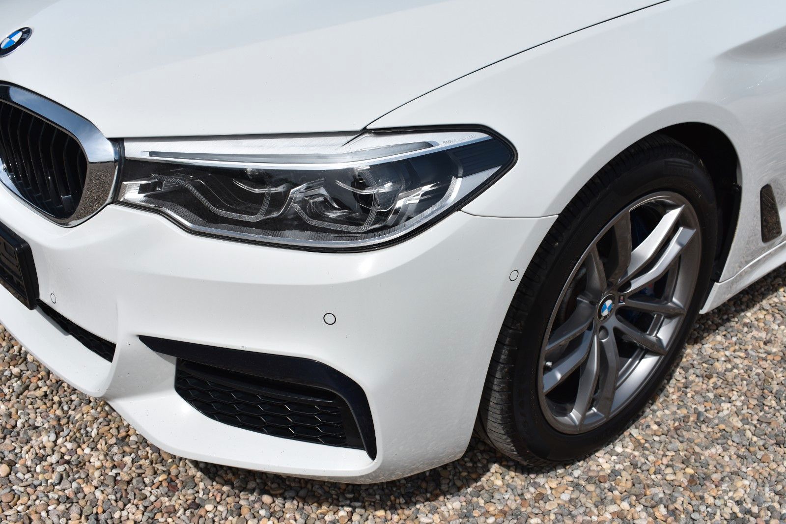 Fahrzeugabbildung BMW 530d Touring xDrive M Sport HUD AHK H&K Panorama