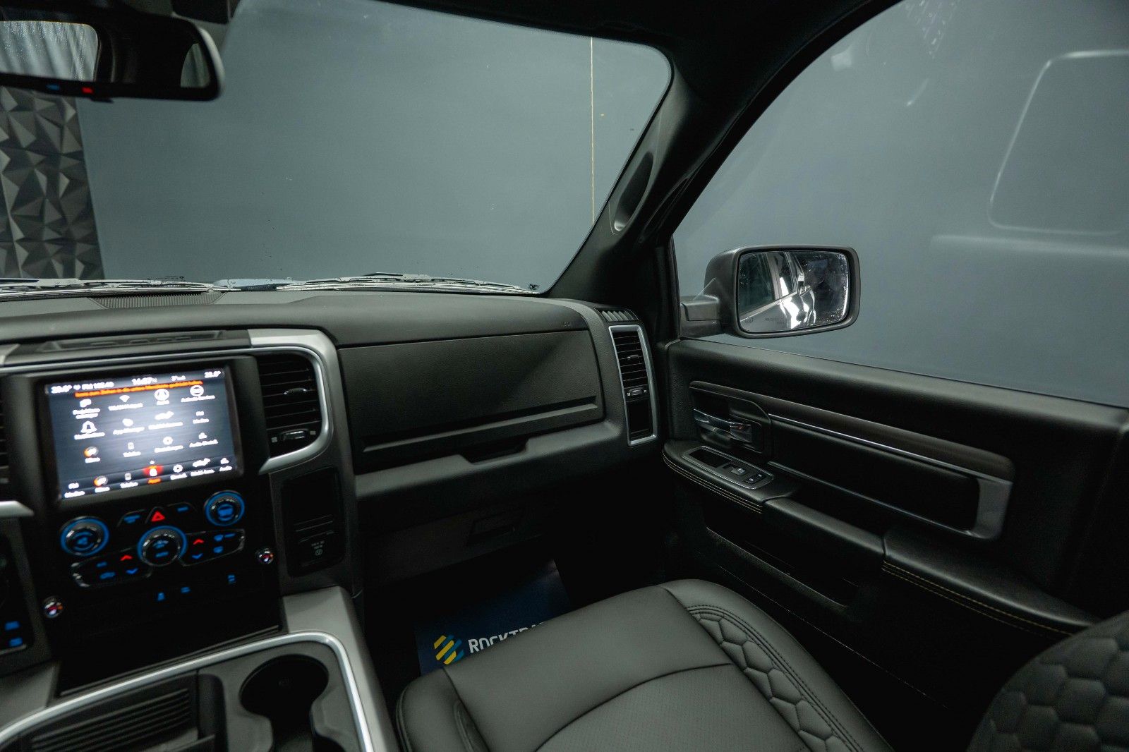 Fahrzeugabbildung Dodge RAM 5.7 V8 HEMI 4x4 OFFROAD Night LONGBED *19%*