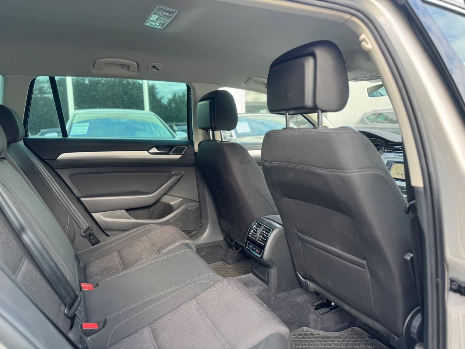 Volkswagen Passat 2015 — photo 33