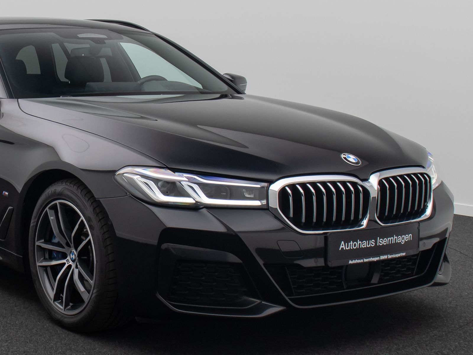 Fahrzeugabbildung BMW 540d xD M Sport DAB HUD DisplayKey Panorama HiFi