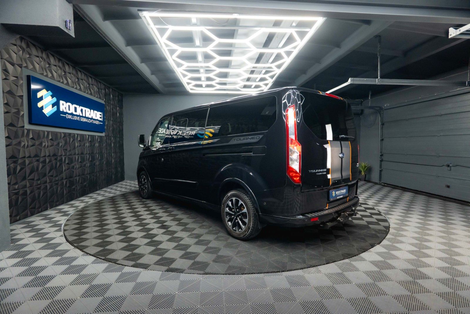 Fahrzeugabbildung Ford Tourneo Custom 320 L2 Sport | 8Sitze | ACC | LED