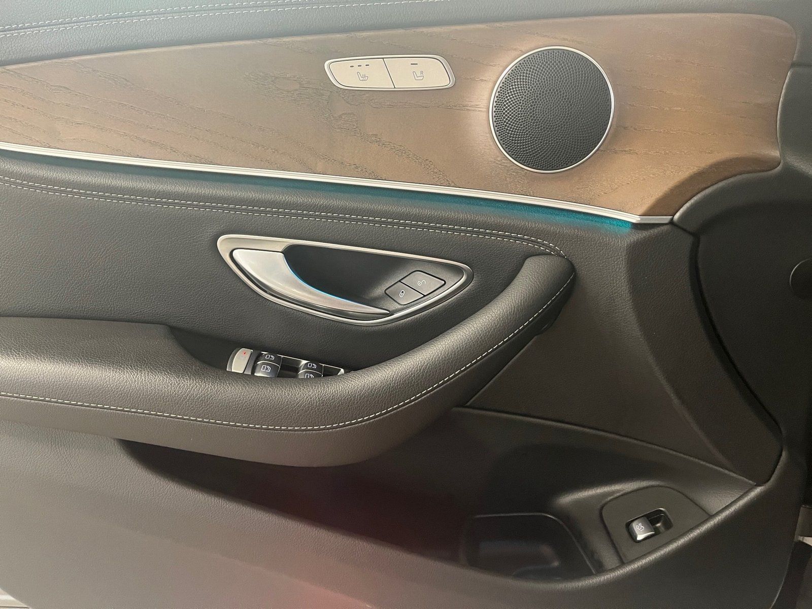 Fahrzeugabbildung Mercedes-Benz E 200 Exclusive Widescreen*Distronic*Multibeam*