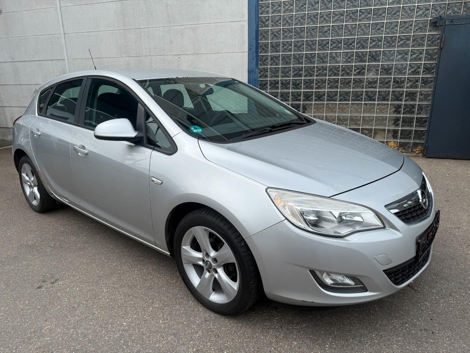 Opel Astra J Lim. 5-trg. Edition