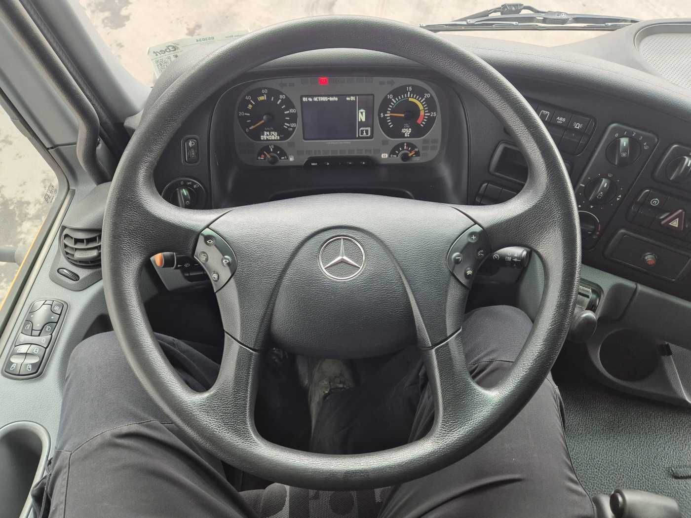 Fahrzeugabbildung Mercedes-Benz Actros 2032 A 4x4 Bucher STKF 9500 Airport 30x