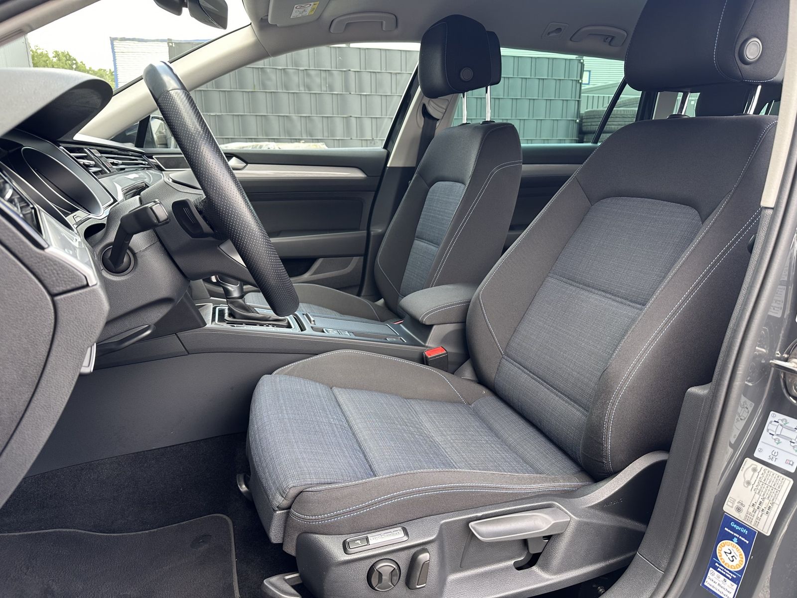 Fahrzeugabbildung Volkswagen Passat Variant 1.4 TSI GTE NAV+LED+AHK+KAMERA+PP