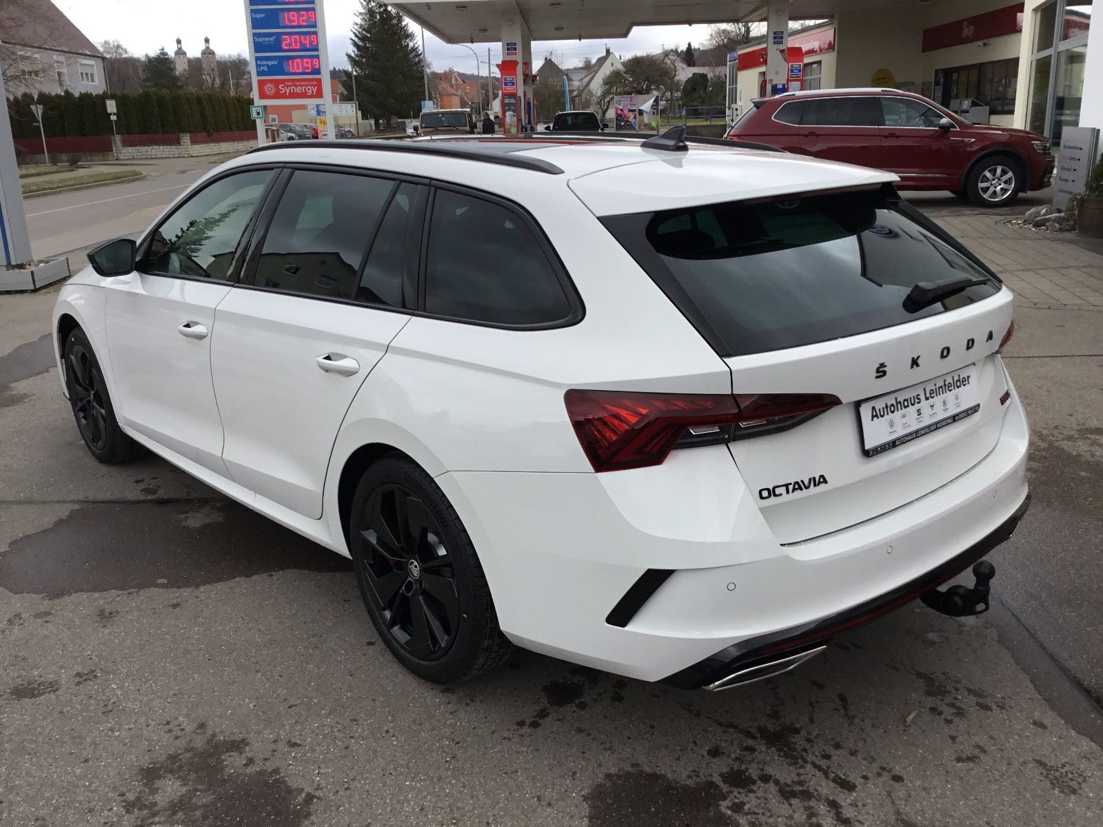Fahrzeugabbildung SKODA Octavia 2.0 TSI DSG RS COMBI+AHK+Pano+el.Heckkla