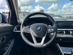 Fahrzeugabbildung BMW 320d SportLine Autom. LED AHK Navi HUD Pano 17"