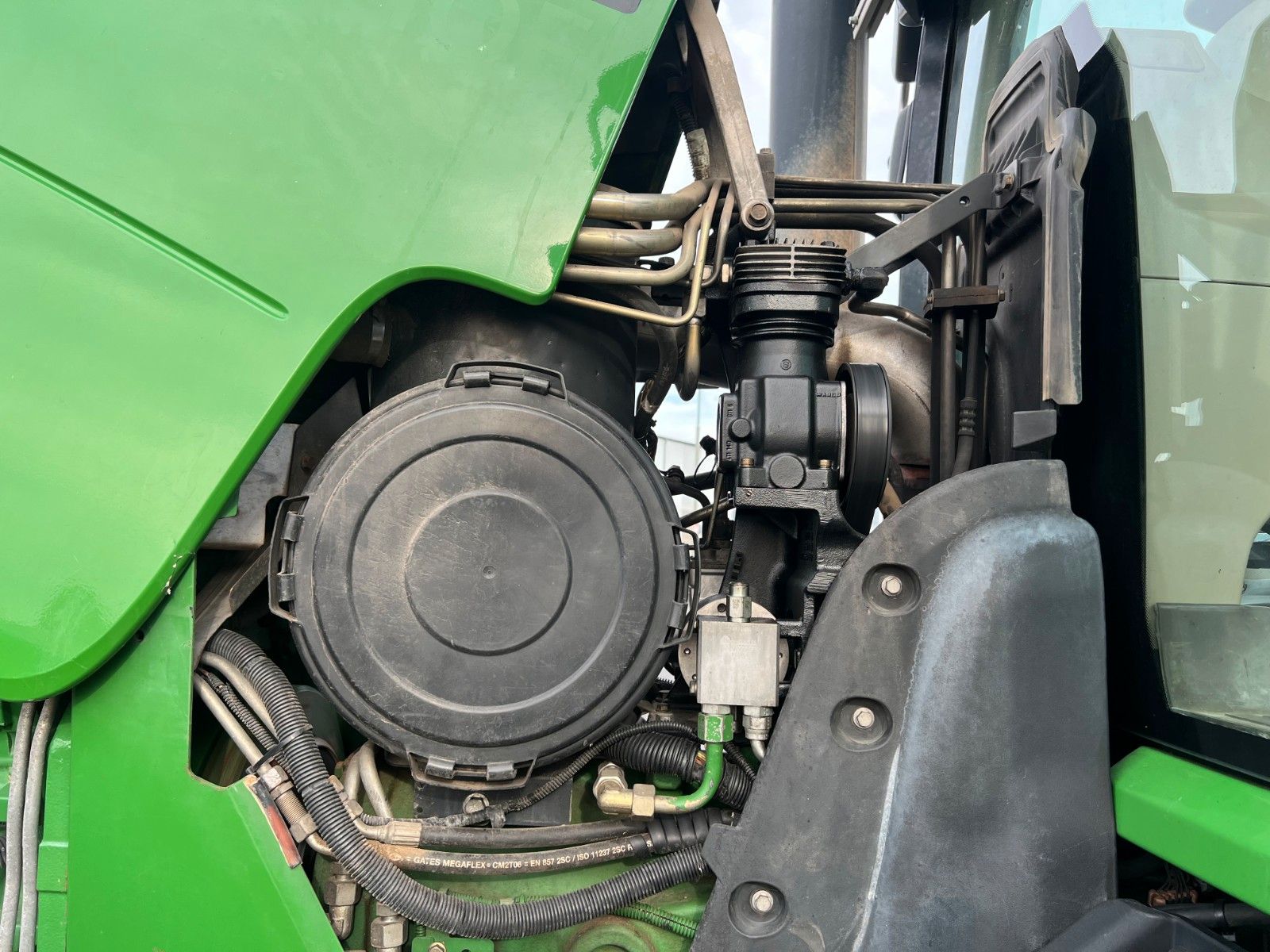 Fahrzeugabbildung John Deere 8295 R / kein AdBlue / Rückfahreinrichtung