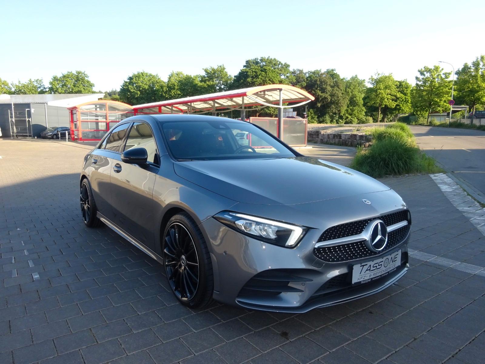 Mercedes-Benz A 250 AMG Line NAVI LED PDC
