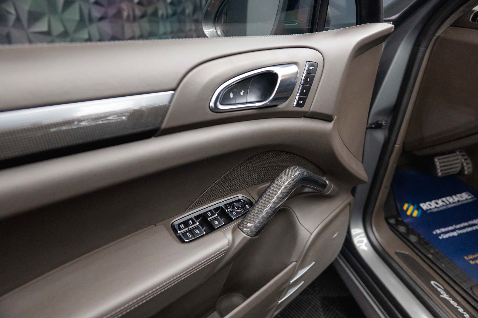 Fahrzeugabbildung Porsche Cayenne S Sport-Design Paket Carbon KERAMIK *LED