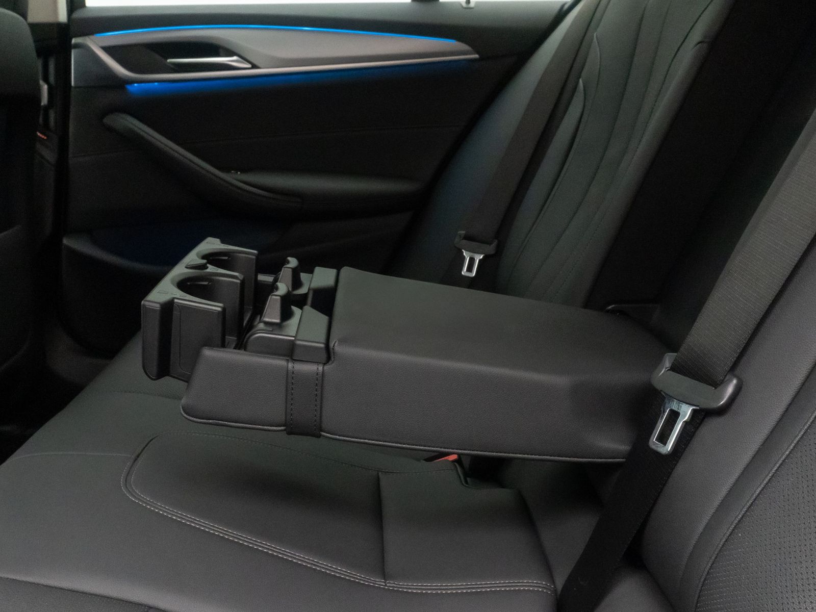 Fahrzeugabbildung BMW 530e Alarm AHK Laser DAB HUD Kamera Sport 18Zoll