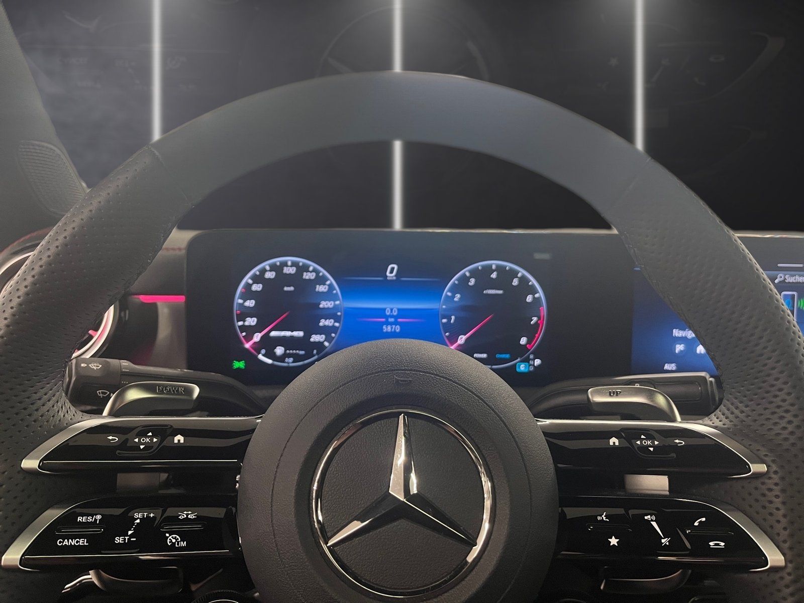 Fahrzeugabbildung Mercedes-Benz CLA 35 AMG 4M +*Pano*HUD*MuBeam*Distro*AHK*360°*