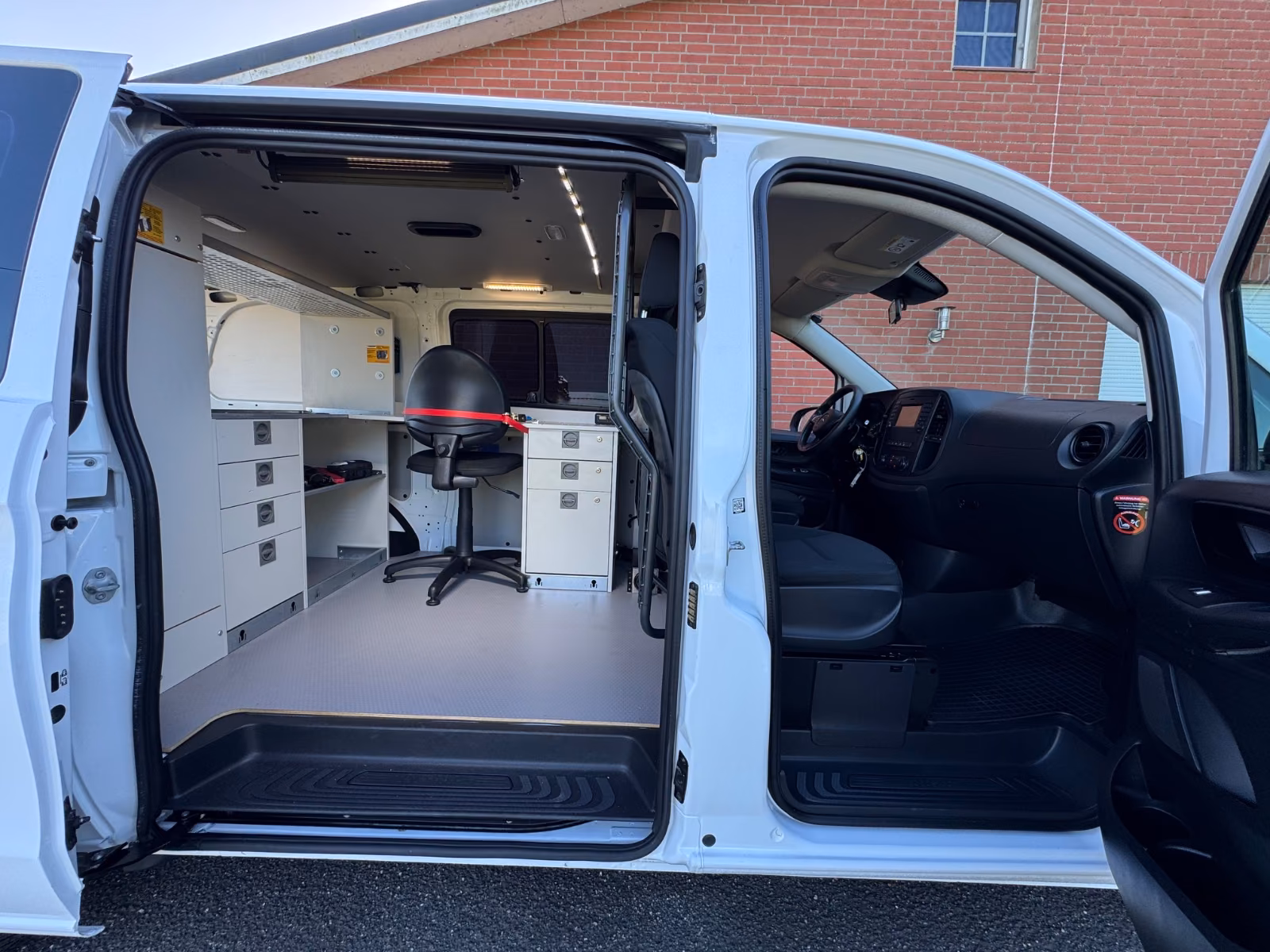 Mercedes-Benz Vito Mixto 114 lang 4MATIC Kasten Büro Camper St