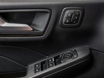 Ford Kuga 2.5 Plug-In Hybrid Vignale Stauassistent