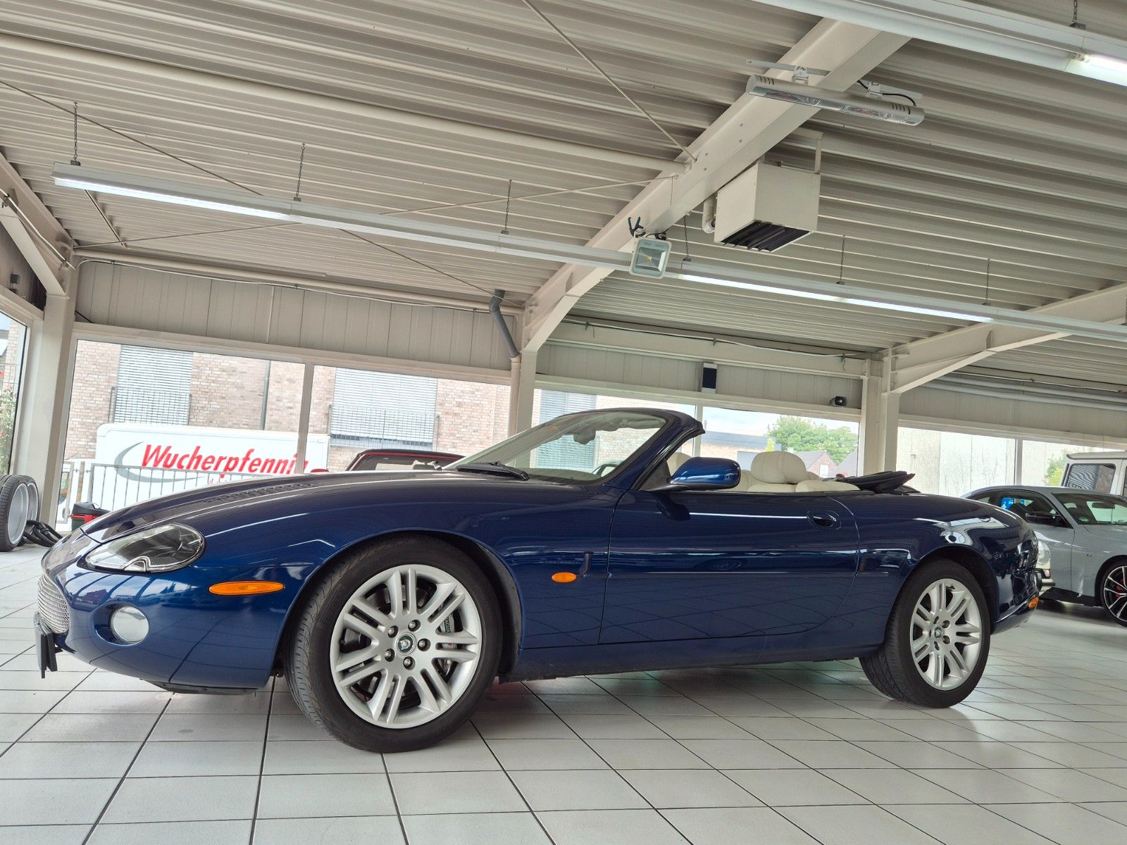Fahrzeugabbildung Jaguar XKR Cabrio/Facelift/Traum Farbgebung+Bestzustand
