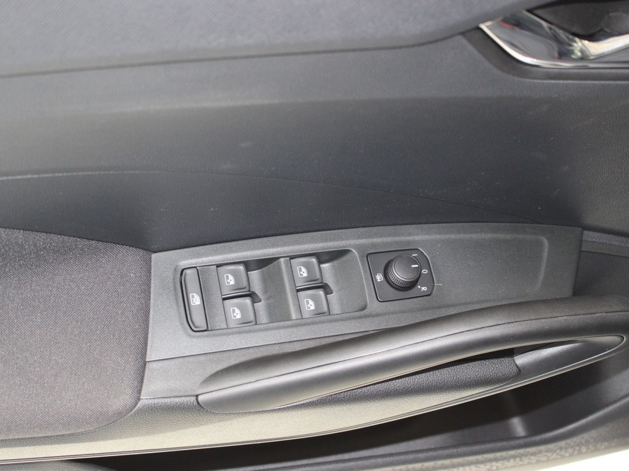 Fahrzeugabbildung SKODA Fabia 1.0 TSI Selection RFK/APP/SHZ/LANE