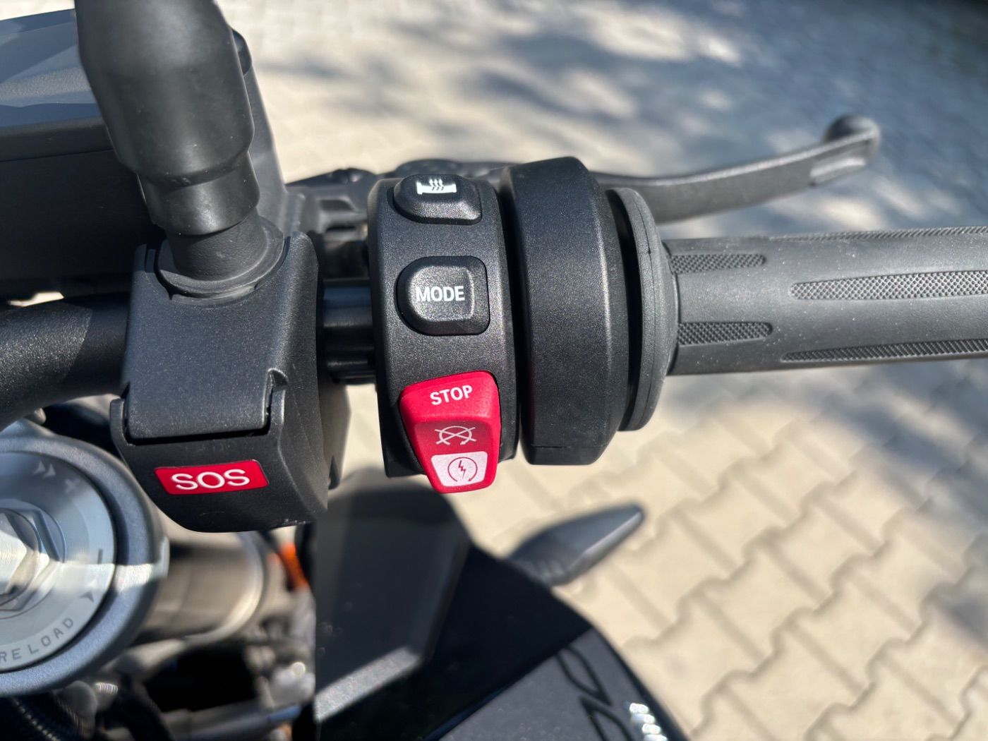 Fahrzeugabbildung BMW F 900 R Triple Black 2 Pakete