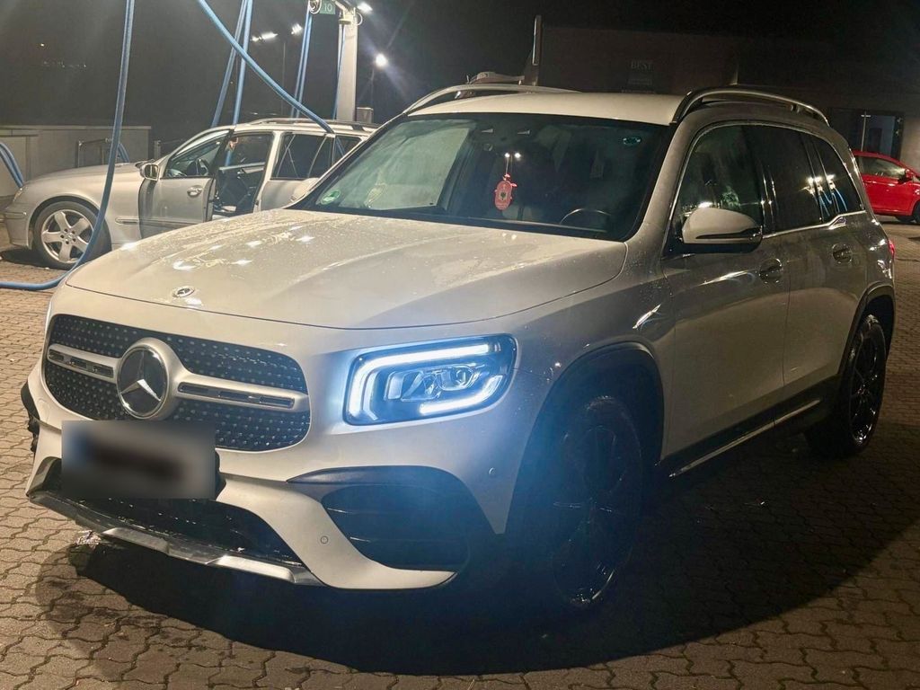 Image of Mercedes-Benz GLB 220