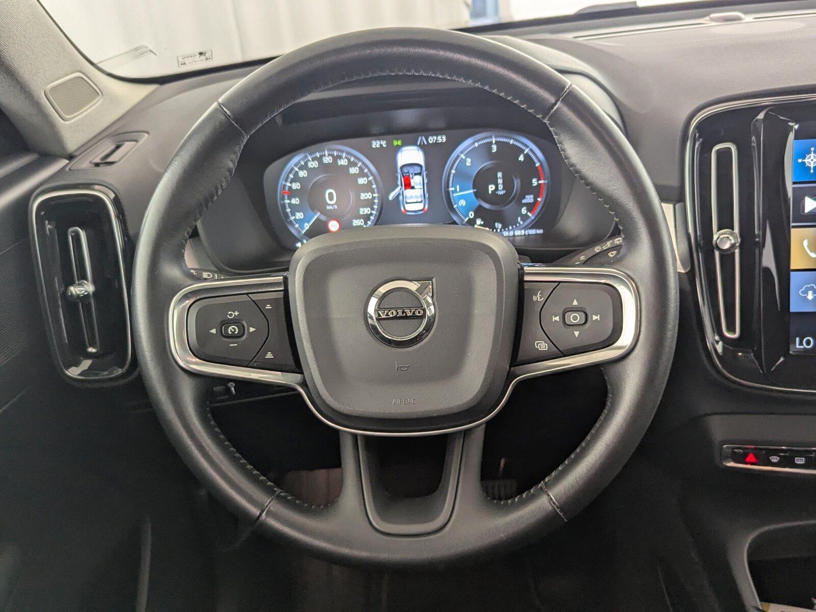 Volvo XC 40 D4 AWD Momentum LED+STDHZG+ACC+CARPLAY+