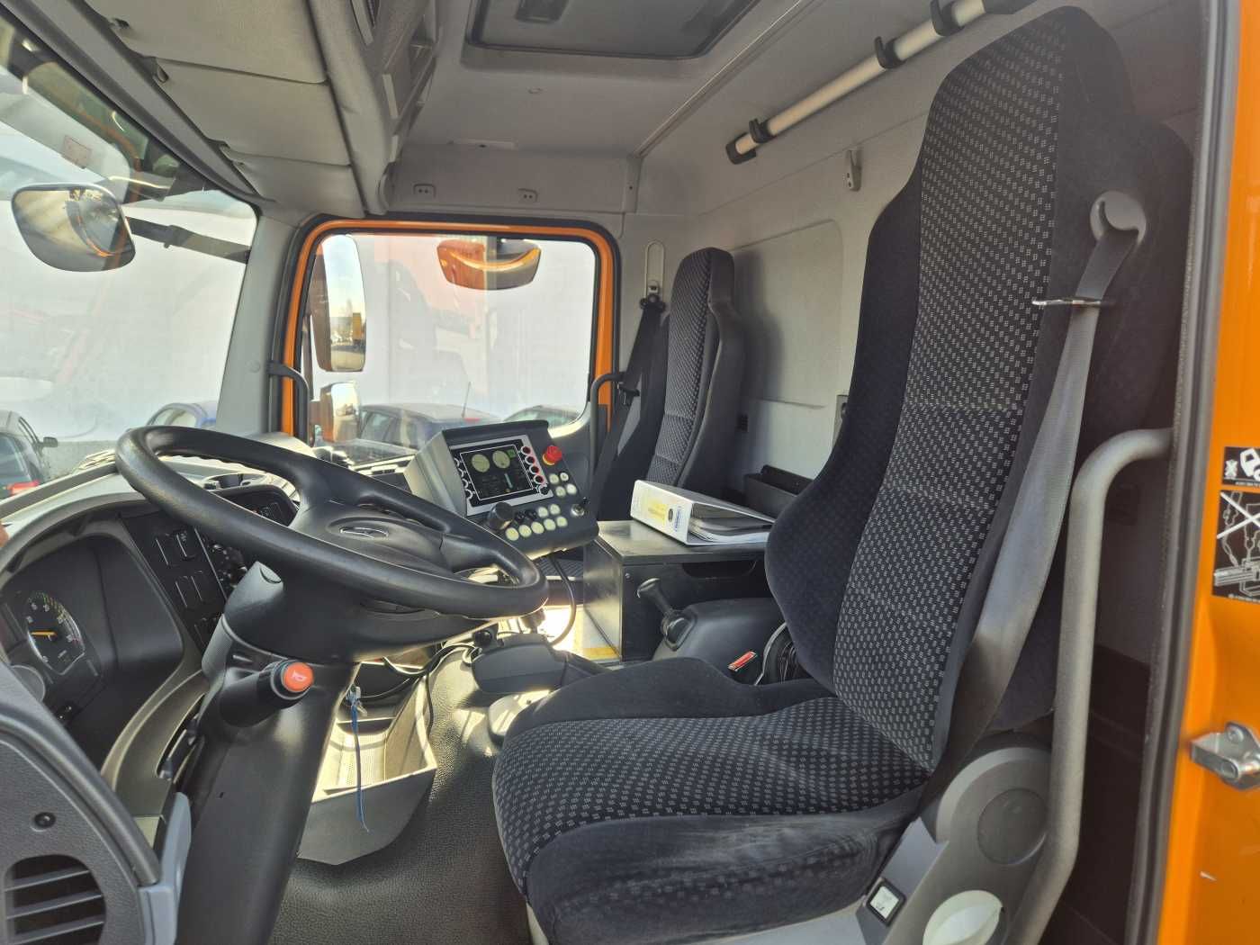 Fahrzeugabbildung Mercedes-Benz Axor 2024 L Schmidt Airportsweeper AS 990