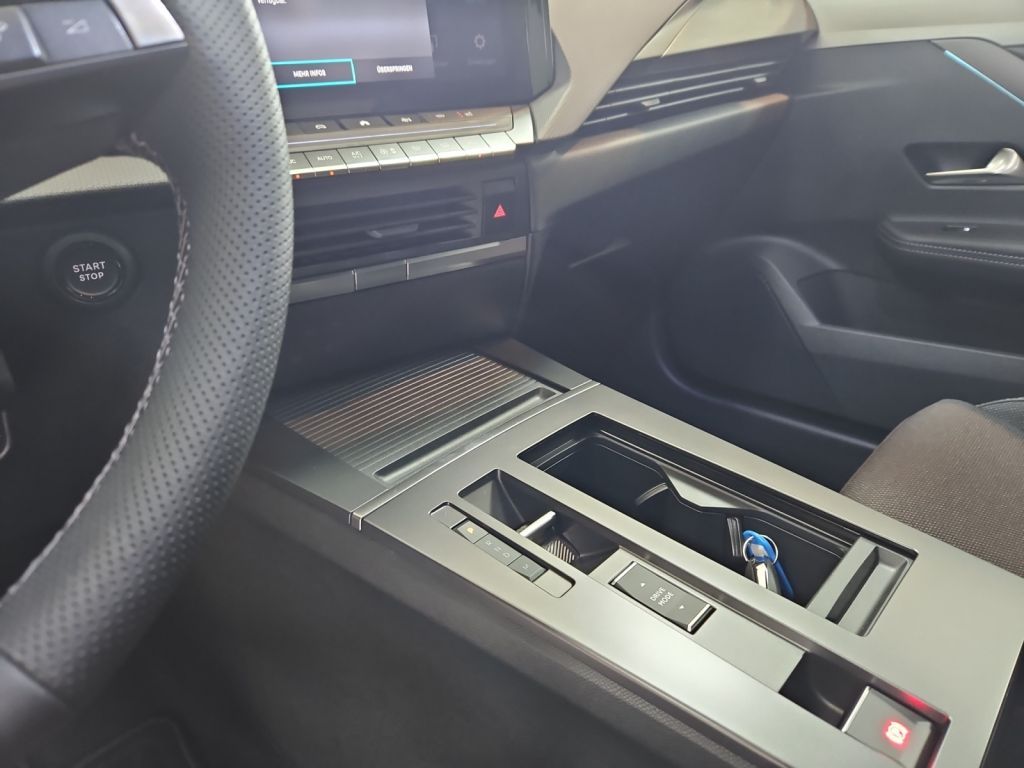 Fahrzeugabbildung Opel Astra Hybrid 107 kW Ultimate (L)
