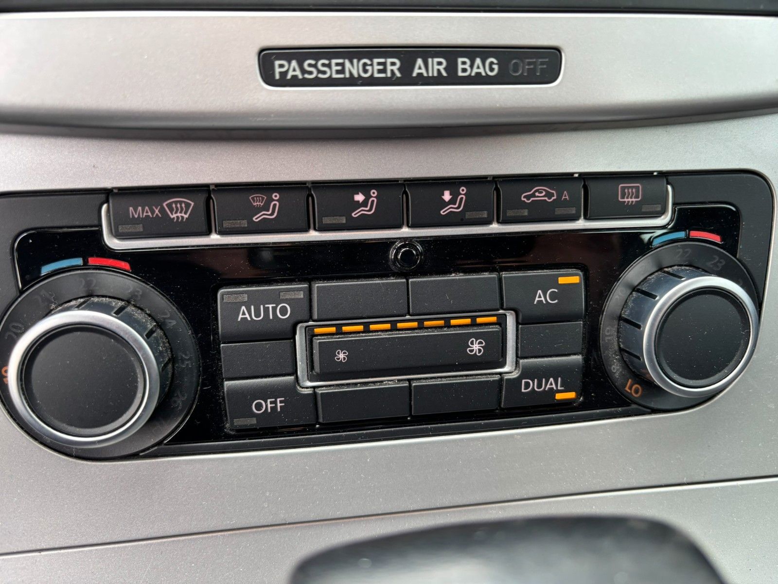 Fahrzeugabbildung Volkswagen Passat Var. 1.4TSI Comf. DSG AHK/TÜV 02-2028/NAV