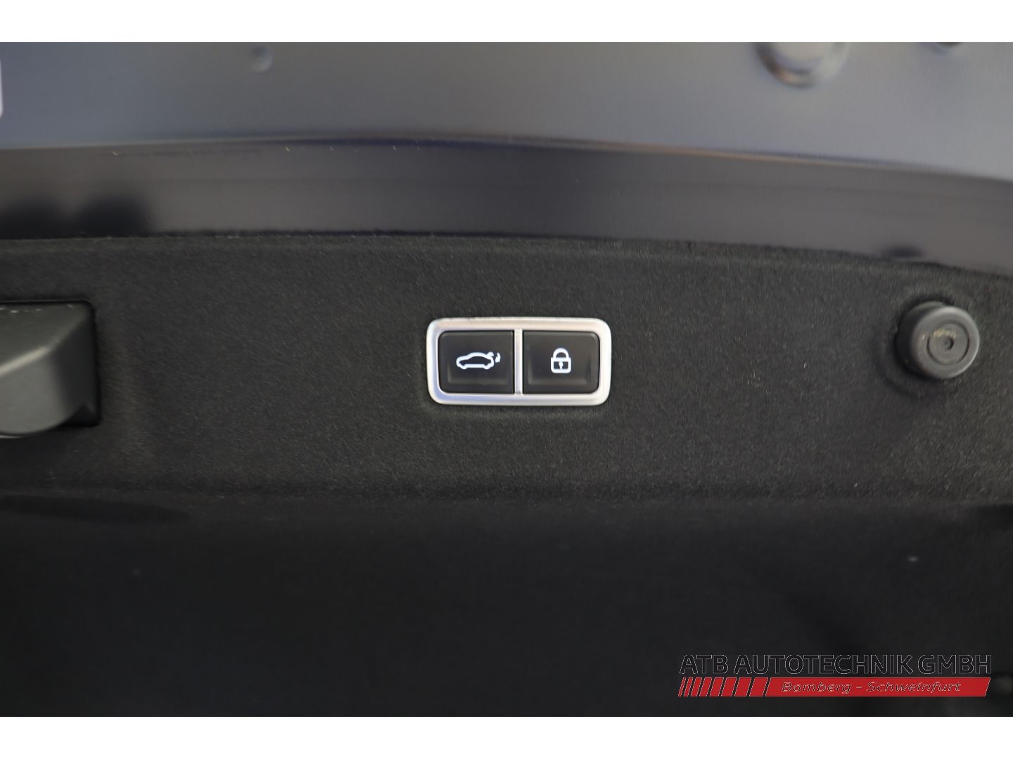 Fahrzeugabbildung Hyundai IONIQ 6 First Edition 77,4 kWh 4WD SOH 95,8% Nav
