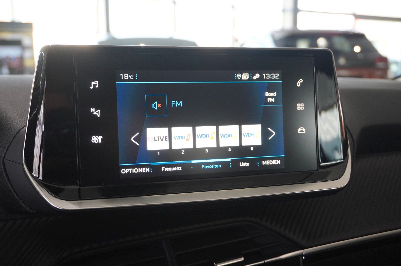 Fahrzeugabbildung Peugeot 208 1.5 HDI ACTICE NAVI/LED/SHZ/PDC/SPORT/TEMP.