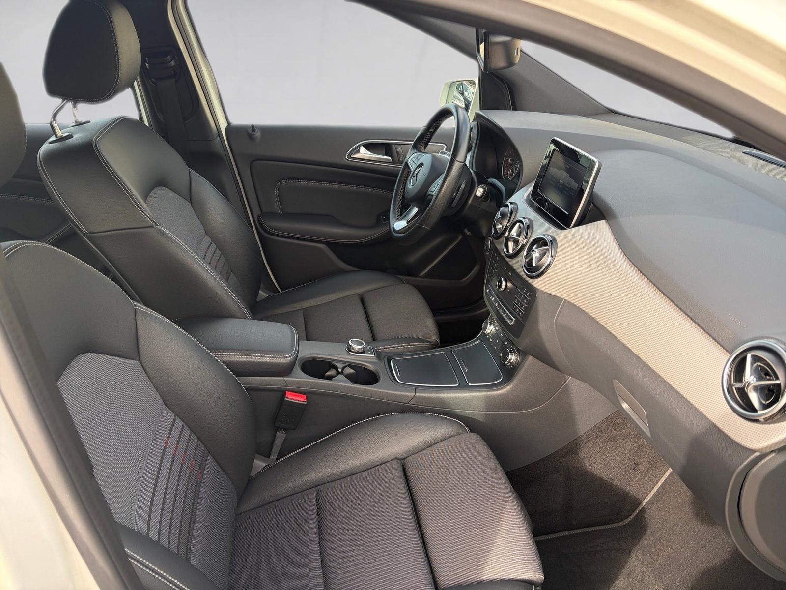 Mercedes-Benz B 180 1.6 L Edition B DSG RFK NAVI SHZ GRA PDC