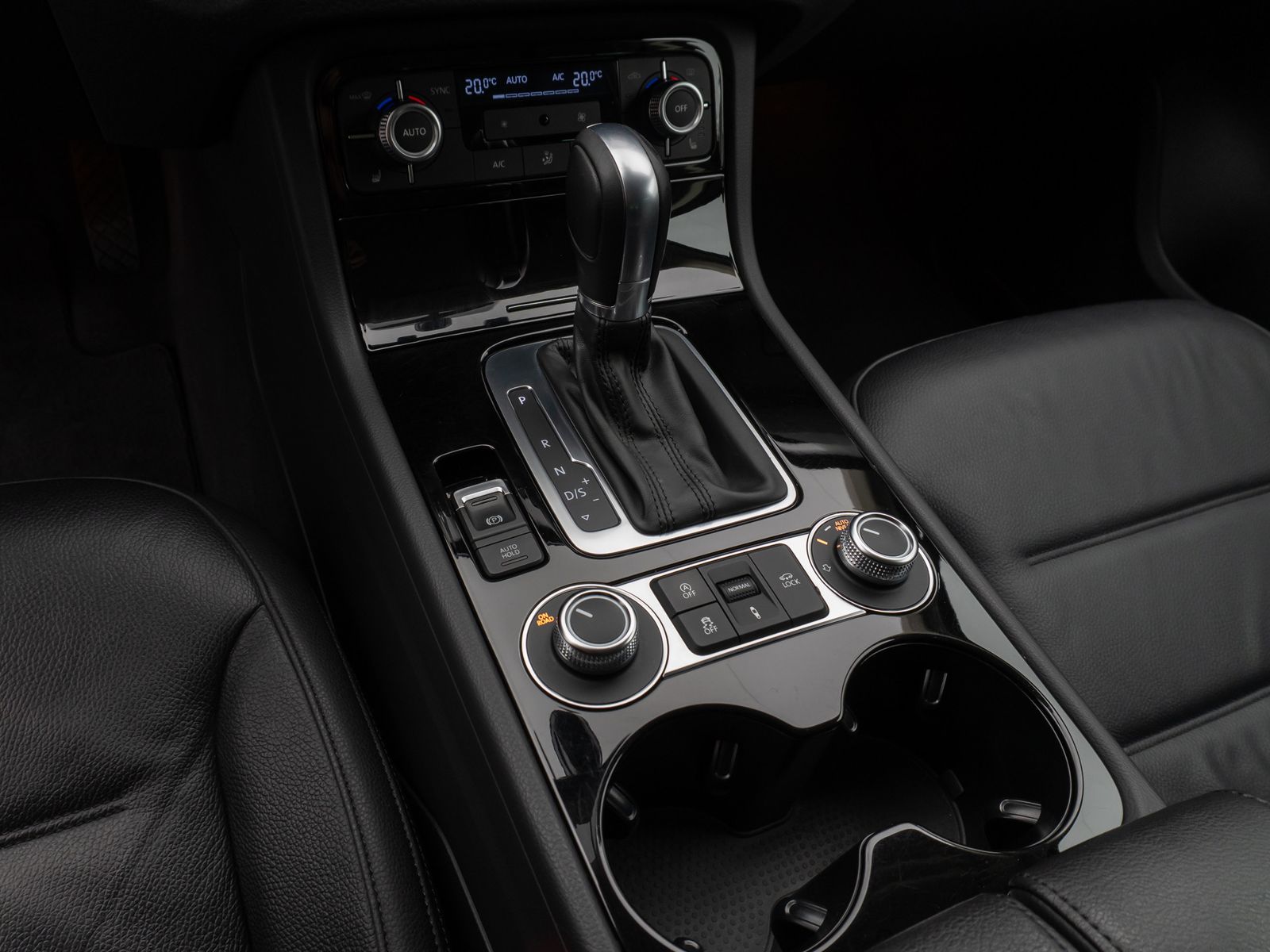 Fahrzeugabbildung Volkswagen Touareg V6 3.0 TDI Terrain Tech 4Motion PDC AHK