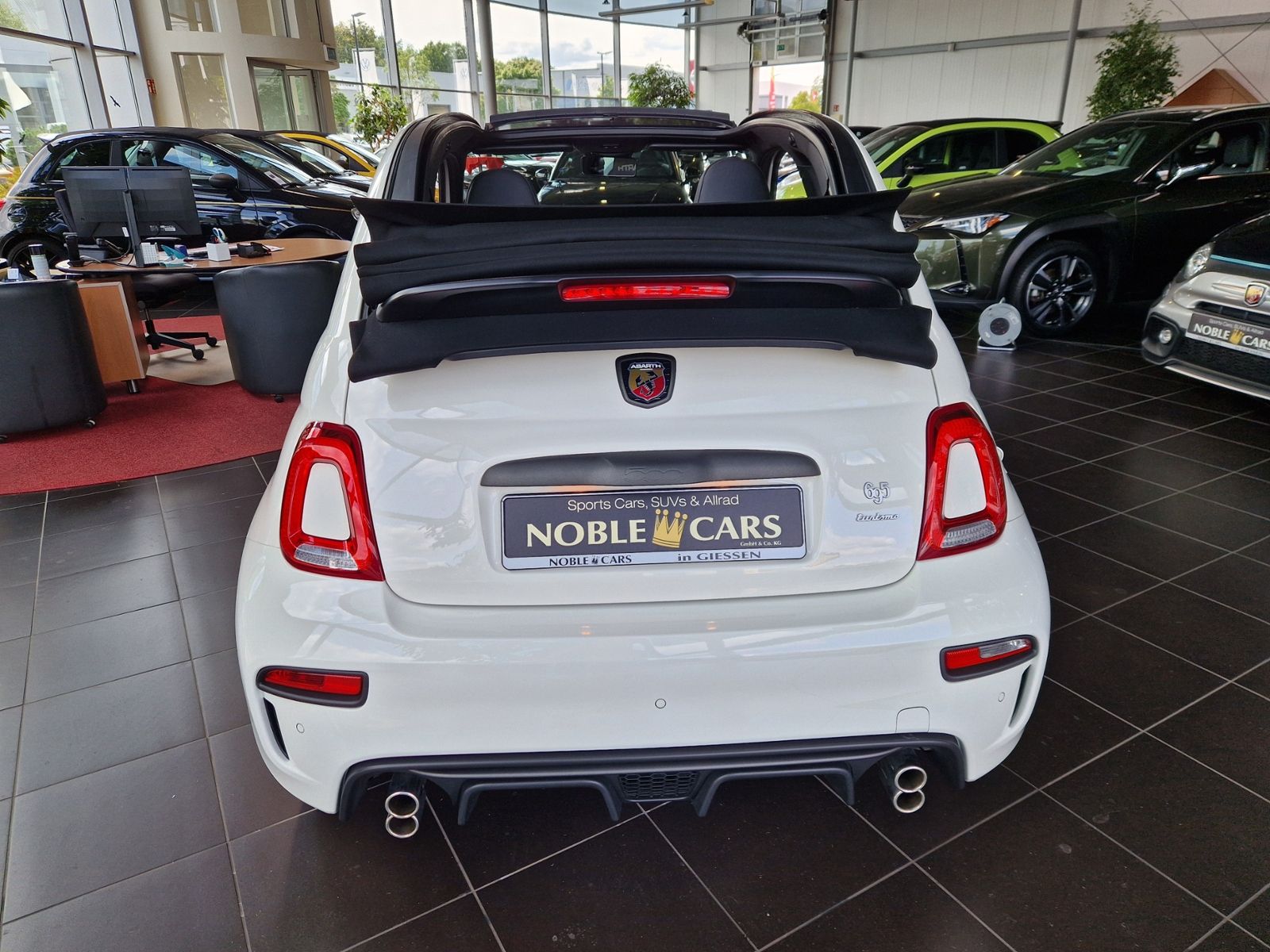 Fahrzeugabbildung Abarth 695C Turismo BEATS NAVI LEDER