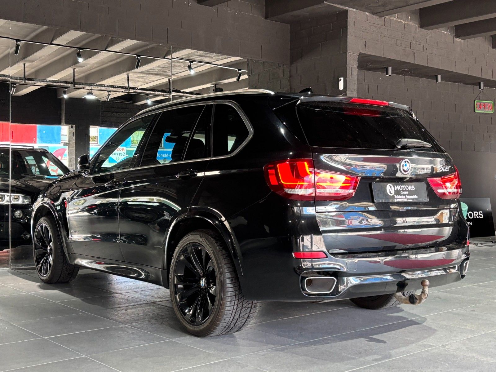 Fahrzeugabbildung BMW X5 xDrive40d *M-Paket*HUD*Pano*Harman-Kardon*KAM