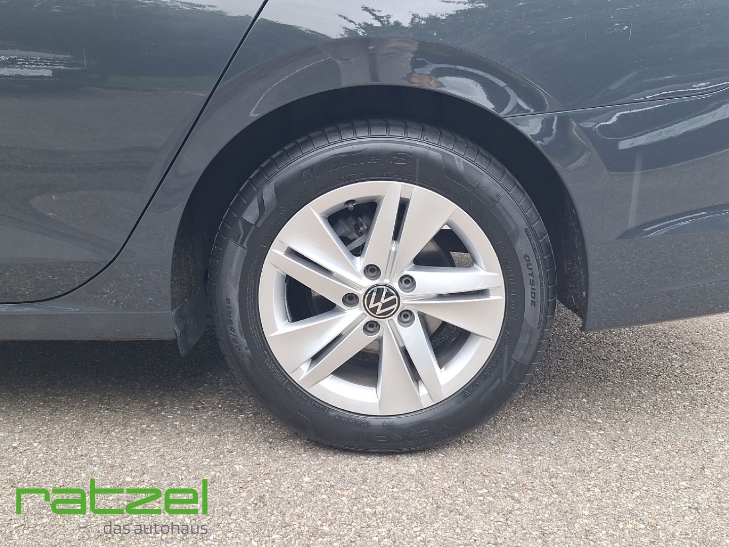 Fahrzeugabbildung Volkswagen Golf Variant VIII Life 1.0 TSI App Connect Klima