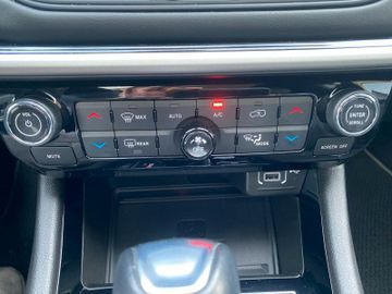 Bild 13 Jeep Compass Plug-In Hy.4WD*AHK*PANO*CARPLAY*ACC*KAME