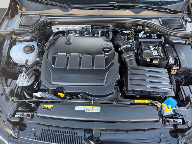 Golf VIII Variant 2.0 TDI Life DSG NAVI ACC LED