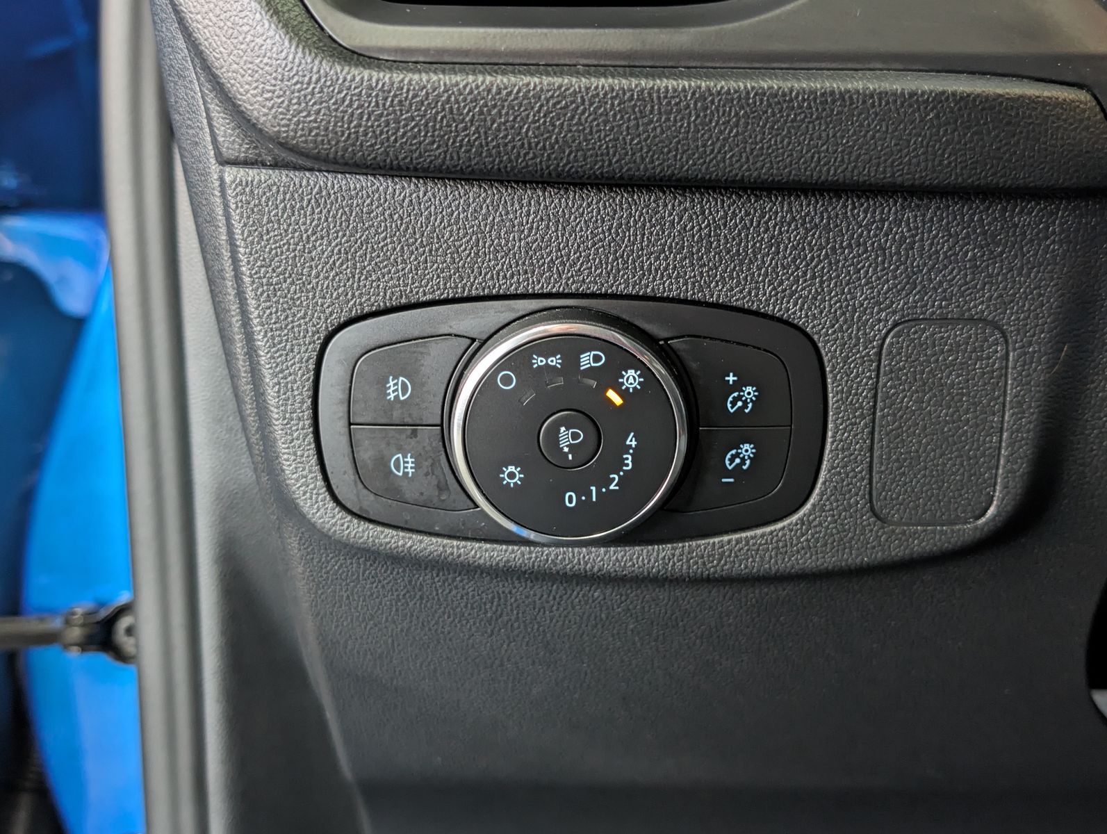 Fahrzeugabbildung Ford Focus 1.0 EB MHEV Active LED ACC KAM 17" WINTER