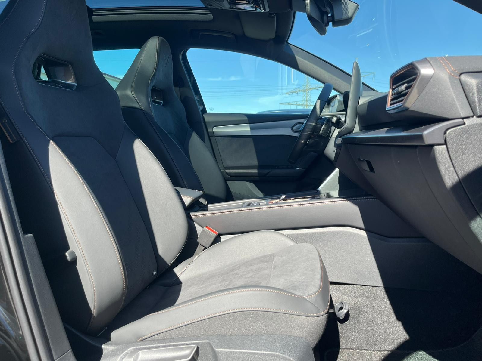 Fahrzeugabbildung CUPRA Leon 1.5 eTSI *PANO*ALCAN.*Drive2*ACC