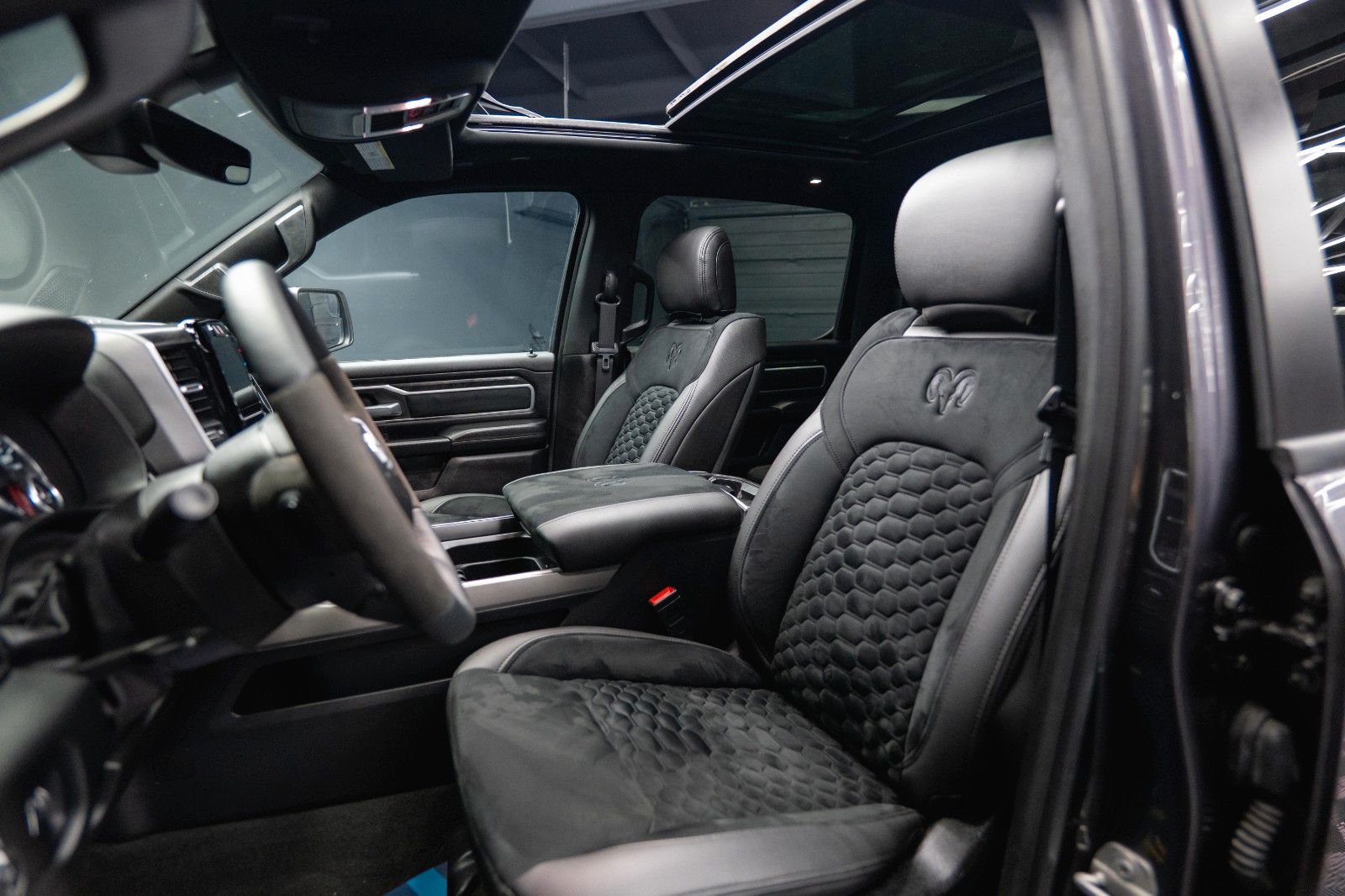 Fahrzeugabbildung Dodge RAM 5.7 V8 HEMI 4x4 Limited Longbed Airmatic 19%