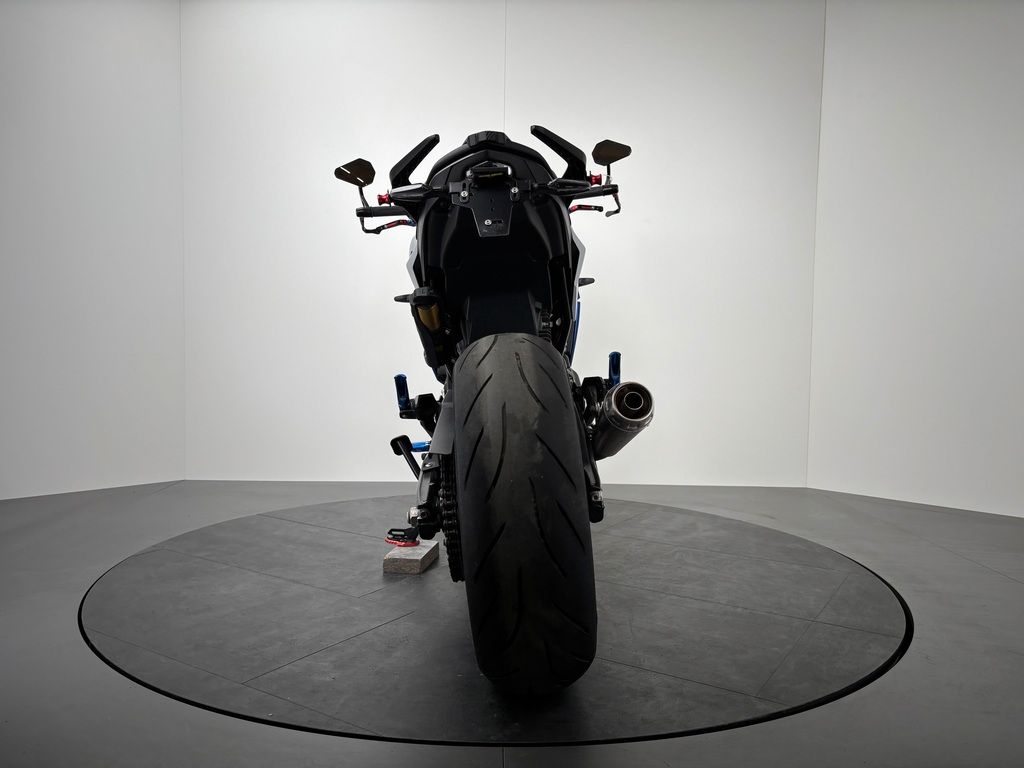 Fahrzeugabbildung BMW F900 R *TOP-AUSSTATTUNG *1. HAND *ARROW